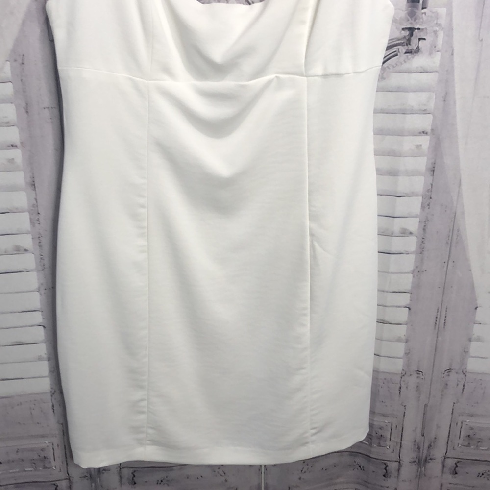 White mini dress - Picture 4 of 9